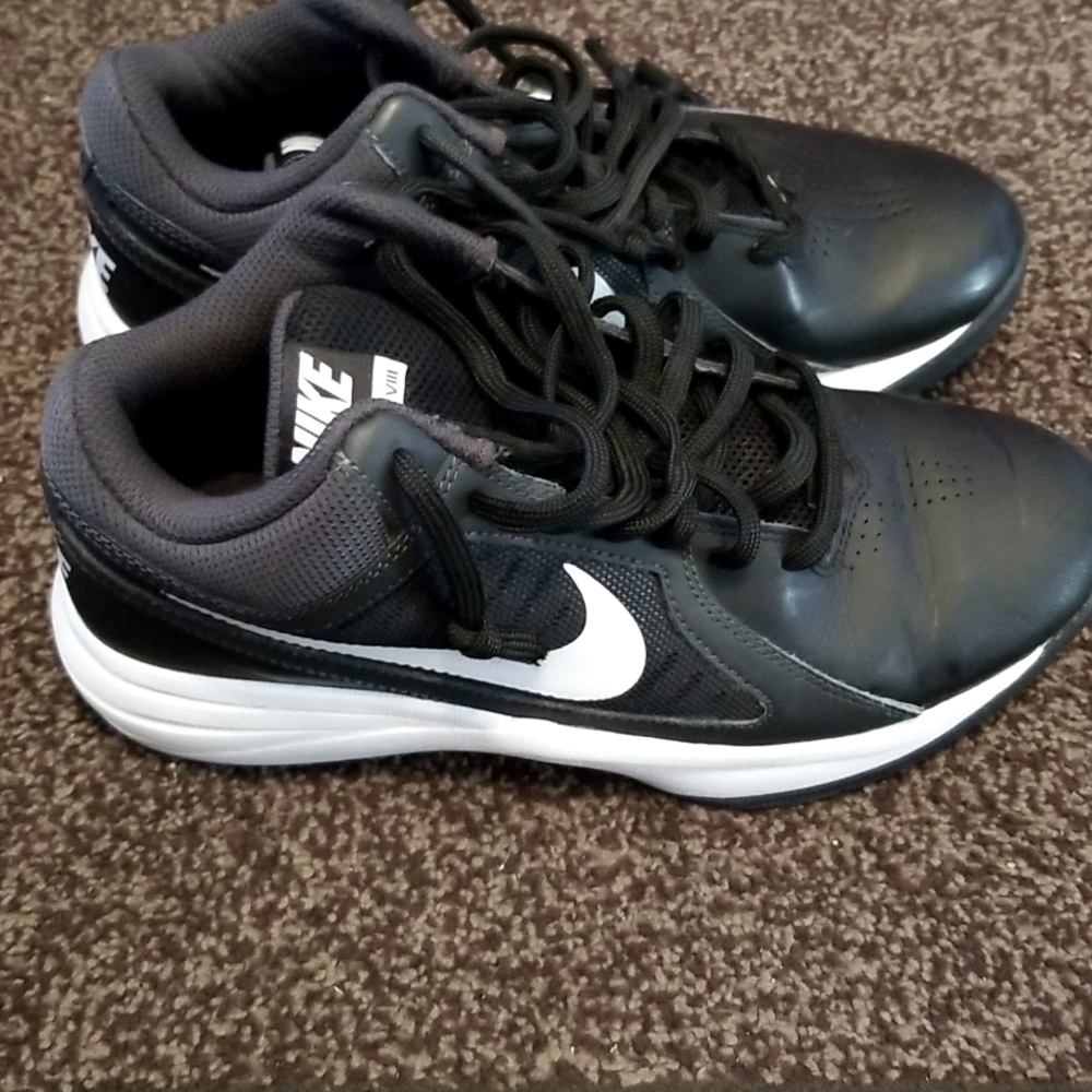 Men's basketball shoes size 8.5